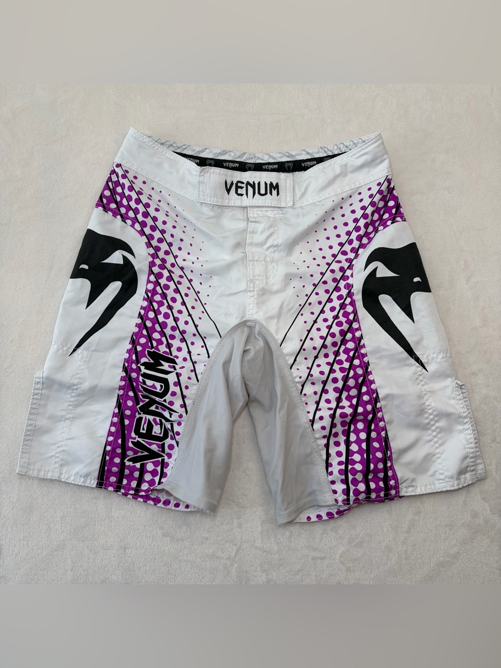 Venum MMA Fight Shorts Mens XS White Purple Muay Thai Grappling MMA BJJ Combat
